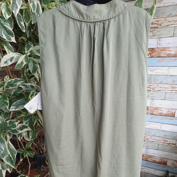 Ellen Tracy Military Green V Neck Top Sz XL - Picture 4 of 11